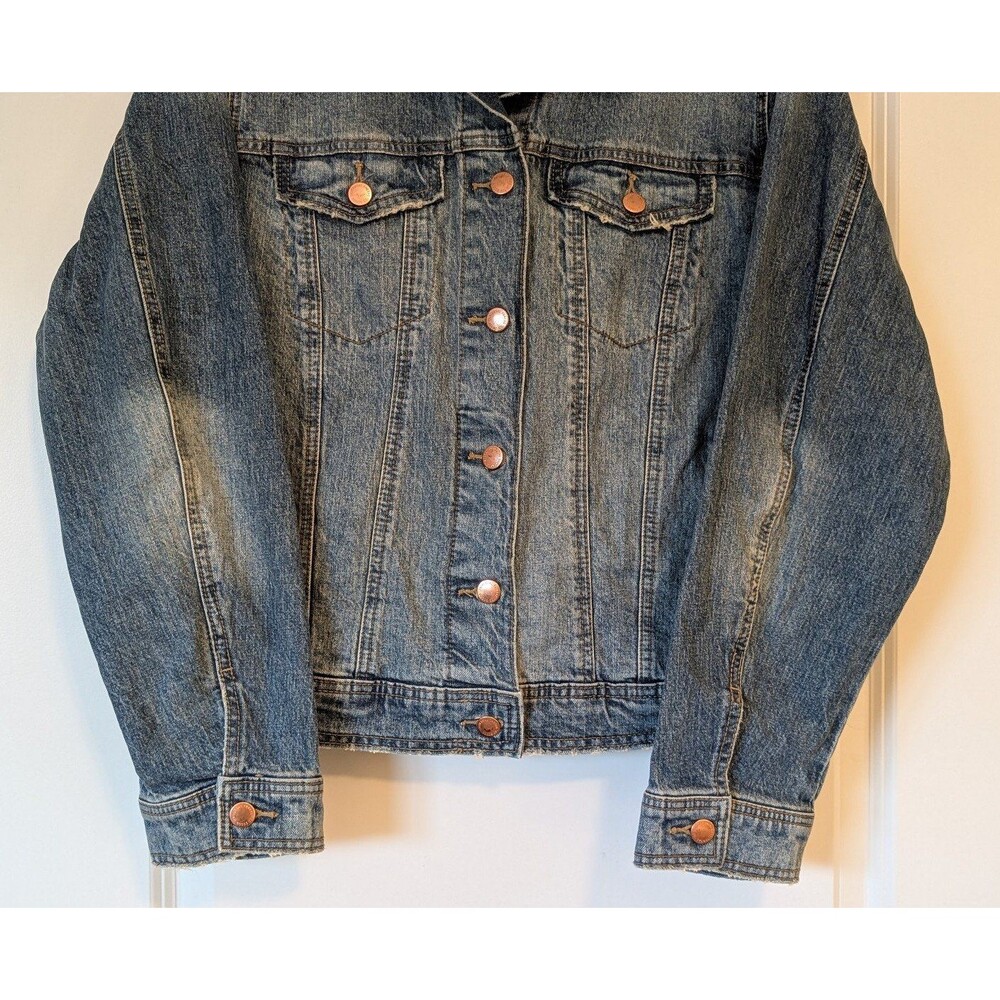 Universal Thread Button Front Medium Wash Jean Co… - image 4